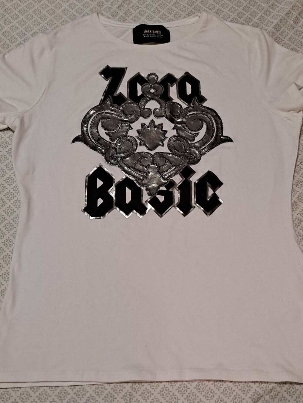 Zara Basic White Graphic Tee with Metallic Logo Sz XL
